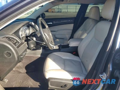 Zdjęcie 7 z 11 samochodu: 2016 CHRYSLER 300 LIMITED VIN:2C3CCAAG0GH273763 - miniatura