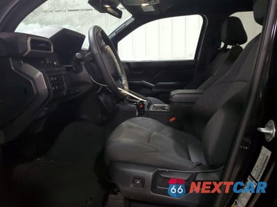 Zdjęcie 7 z 14 samochodu: 2025 TOYOTA TACOMA SR5 VIN:3TMLB5JN1SM190180 - miniatura