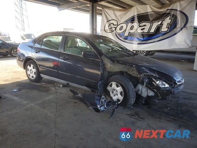 Czwarte zdjęcie samochodu z boku: 2005 HONDA ACCORD LX VIN:1HGCM56405A138228 - miniatura