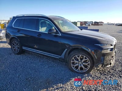 Czwarte zdjęcie samochodu z boku: 2024 BMW X7 XDRIVE40I VIN:5UX23EM09R9U39549 - miniatura