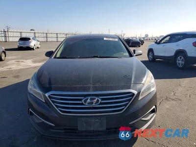 Piąte zdjęcie samochodu w środku: 2017 HYUNDAI SONATA SE VIN:5NPE24AF0HH568774 - miniatura