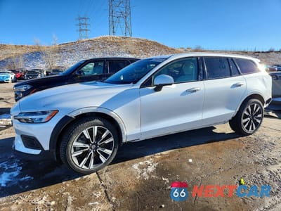 2022 VOLVO V60 CROSS COUNTRY T5 MOMENTUM YV4102WK0N1085722 - główne zdjęcie licytacji z USA - miniatura