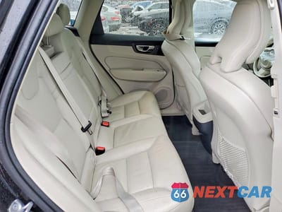 Zdjęcie 11 z 12 samochodu: 2019 VOLVO XC60 T5 VIN:LYV102RK5KB237707 - miniatura