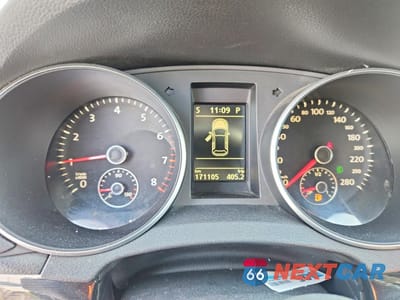 Zdjęcie 9 z 12 samochodu: 2010 VOLKSWAGEN GTI VIN:WVWFV7AJ4AW238640 - miniatura