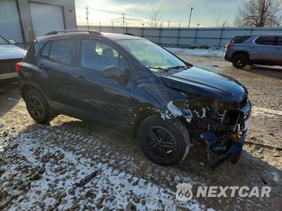 Czwarte zdjęcie samochodu z boku: 2021 CHEVROLET TRAX 1LT VIN:KL7CJPSB0MB335896 - miniatura