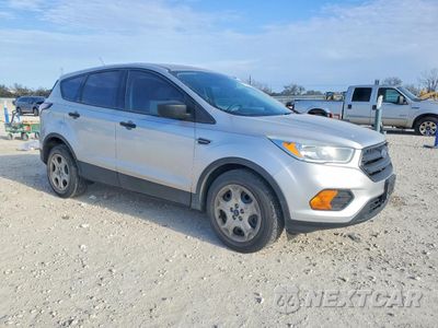Czwarte zdjęcie samochodu z boku: 2017 FORD ESCAPE S VIN:1FMCU0F73HUD93305 - miniatura