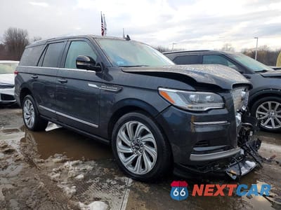 Czwarte zdjęcie samochodu z boku: 2024 LINCOLN NAVIGATOR RESERVE VIN:5LMJJ2LG5REL16296 - miniatura