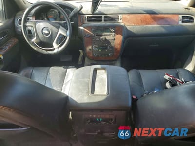 Zdjęcie 8 z 14 samochodu: 2013 CHEVROLET SUBURBAN C1500 LT VIN:1GNSCJE0XDR266780 - miniatura