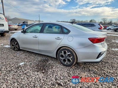 Drugie zdjęcie samochodu z przodu: 2019 KIA FORTE LXS VIN:3KPF24AD4KE023580 - miniatura