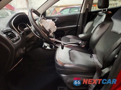 Zdjęcie 7 z 13 samochodu: 2019 JEEP COMPASS LATITUDE VIN:3C4NJDBB7KT666934 - miniatura