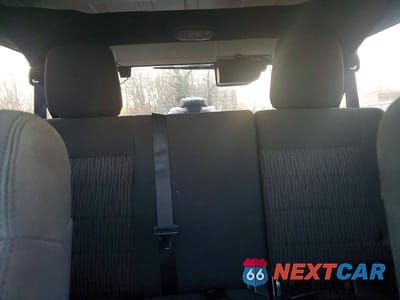 Zdjęcie 10 z 12 samochodu: 2011 JEEP WRANGLER UNLIMITED SAHARA VIN:1J4HA5H1XBL572649 - miniatura