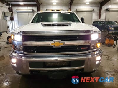 Piąte zdjęcie samochodu w środku: 2017 CHEVROLET SILVERADO K2500 HEAVY DUTY LT VIN:1GC1KVEY6HF149225 - miniatura