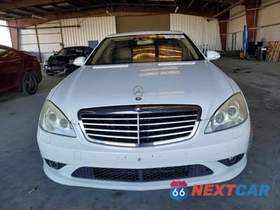Piąte zdjęcie samochodu w środku: 2008 MERCEDES-BENZ S 550 VIN:WDDNG71X78A199937 - miniatura
