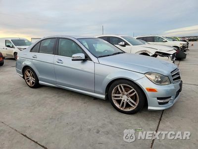 Czwarte zdjęcie samochodu z boku: 2013 MERCEDES-BENZ C 250 VIN:WDDGF4HB6DA778643 - miniatura
