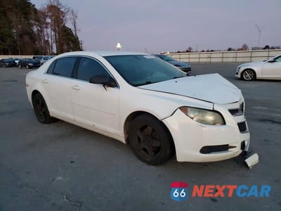 Czwarte zdjęcie samochodu z boku: 2010 CHEVROLET MALIBU LS VIN:1G1ZA5E03AF254982 - miniatura