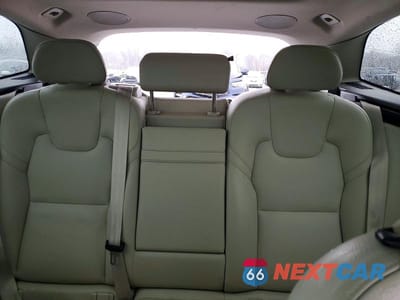 Zdjęcie 10 z 12 samochodu: 2019 VOLVO XC60 T5 VIN:LYV102RK5KB237707 - miniatura