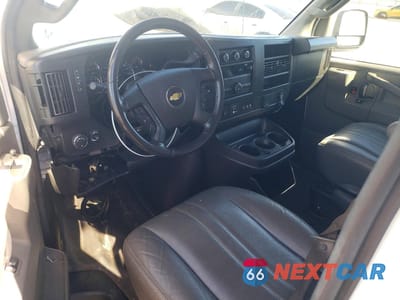 Zdjęcie 8 z 12 samochodu: 2023 CHEVROLET EXPRESS 2500 UTILITY / SERVICE VAN VIN:1GCWGAFP4P1192625 - miniatura