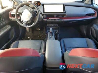 Zdjęcie 8 z 12 samochodu: 2024 TOYOTA PRIUS PRIME VIN:JTDACACU7R3036084 - miniatura