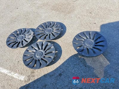 Zdjęcie 13 z 13 samochodu: 2024 TESLA MODEL Y VIN:7SAYGDEE5RA264419 - miniatura