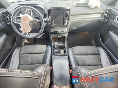 Zdjęcie 8 z 11 samochodu: 2021 VOLVO XC40 T5 R-DESIGN VIN:YV4162UM2M2460389 - miniatura