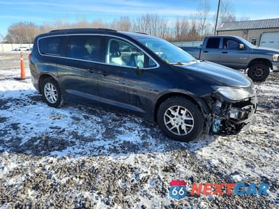 Czwarte zdjęcie samochodu z boku: 2020 CHRYSLER VOYAGER LXI VIN:2C4RC1DG5LR260920 - miniatura