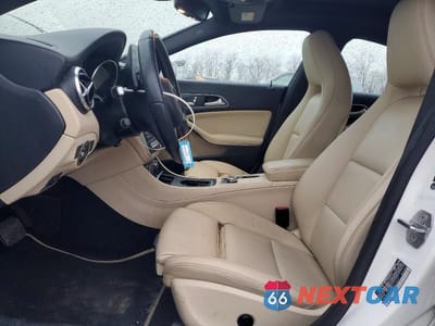 Zdjęcie 7 z 12 samochodu: 2019 MERCEDES-BENZ CLA 250 4MATIC VIN:WDDSJ4GB1KN699607 - miniatura