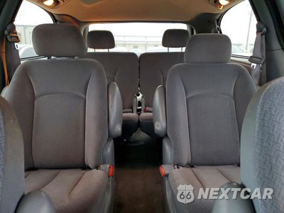 Zdjęcie 10 z 14 samochodu: 2004 DODGE GRAND CARAVAN SXT VIN:2D4GP44L34R602377 - miniatura