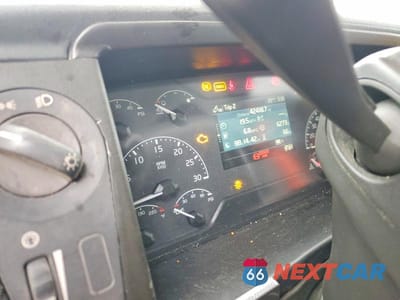 Zdjęcie 8 z 10 samochodu: 2023 VOLVO VN VNL VIN:4V4NC9EH7PN612987 - miniatura