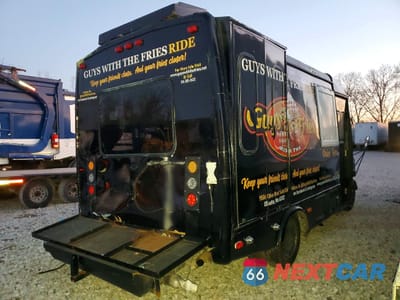 Czwarte zdjęcie samochodu z boku: 2001 FORD ECONOLINE E350 SUPER DUTY CUTAWAY VAN VIN:1FDWE35F51HB25634 - miniatura