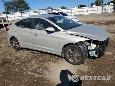 Czwarte zdjęcie samochodu z boku: 2018 HYUNDAI ELANTRA SEL VIN:5NPD84LFXJH311425 - miniatura