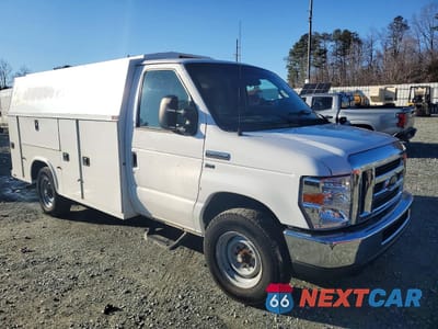 Czwarte zdjęcie samochodu z boku: 2015 FORD ECONOLINE E350 SUPER DUTY CUTAWAY VAN VIN:1FDWE3FL0FDA12581 - miniatura