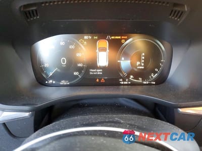 Zdjęcie 8 z 10 samochodu: 2018 VOLVO XC60 T8 R-DESIGN VIN:YV4BR0DM5J1079718 - miniatura