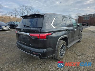 Czwarte zdjęcie samochodu z boku: 2023 TOYOTA SEQUOIA SR5 VIN:7SVAAABA8PX004088 - miniatura