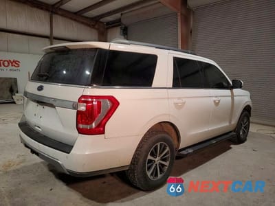 Trzecie zdjęcie samochodu z tyłu: 2020 FORD EXPEDITION XLT VIN:1FMJU1JT3LEA74555 - miniatura