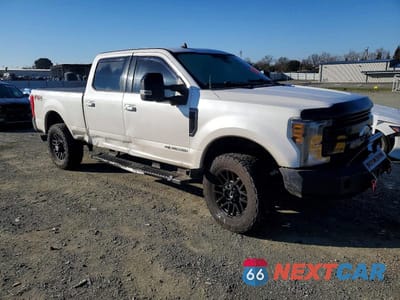Czwarte zdjęcie samochodu z boku: 2019 FORD F250 SUPER DUTY VIN:1FT7W2BTXKEF40929 - miniatura