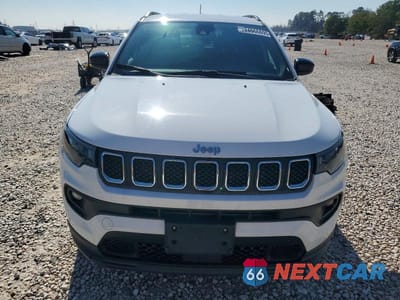 Piąte zdjęcie samochodu w środku: 2023 JEEP COMPASS LATITUDE VIN:3C4NJDBN6PT553056 - miniatura