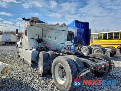 Trzecie zdjęcie samochodu z tyłu: 2026 INTERNATIONAL LT625 VIN:3HSDZAPR0TN382762 - miniatura