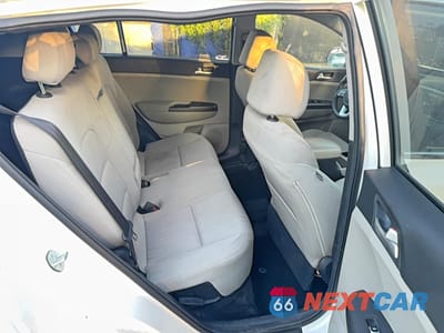 Zdjęcie 6 z 14 samochodu: 2020 KIA SPORTAGE LX VIN:KNDPMCAC9L7699024 - miniatura
