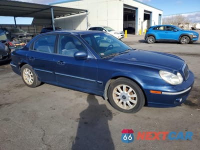 Czwarte zdjęcie samochodu z boku: 2003 HYUNDAI SONATA GLS VIN:KMHWF35H73A854860 - miniatura