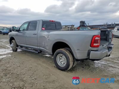 Trzecie zdjęcie samochodu z tyłu: 2024 RAM 3500 LARAMIE VIN:3C63RRJL6RG206486 - miniatura