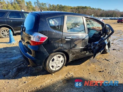 Trzecie zdjęcie samochodu z tyłu: 2013 HONDA FIT VIN:JHMGE8H39DC010798 - miniatura