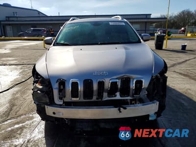 Piąte zdjęcie samochodu w środku: 2017 JEEP CHEROKEE LATITUDE VIN:1C4PJMCB5HD227737 - miniatura