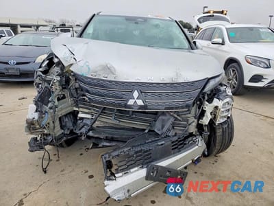 Piąte zdjęcie samochodu w środku: 2023 MITSUBISHI OUTLANDER SE VIN:JA4J3UA81PZ012021 - miniatura