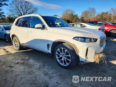 Czwarte zdjęcie samochodu z boku: 2024 BMW X5 XDRIVE40I VIN:5UX23EU02R9V34552 - miniatura