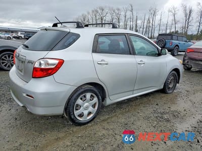 Trzecie zdjęcie samochodu z tyłu: 2010 TOYOTA MATRIX BASE VIN:2T1KU4EE8AC287720 - miniatura