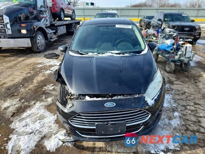 Piąte zdjęcie samochodu w środku: 2016 FORD FIESTA TITANIUM VIN:3FADP4CJ3GM154448 - miniatura