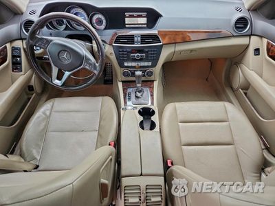 Zdjęcie 8 z 12 samochodu: 2014 MERCEDES-BENZ C 250 VIN:WDDGF4HB2EA931908 - miniatura
