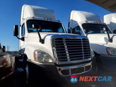 2016 FREIGHTLINER CASCADIA 125 SEMI TRUCK 1FUBGEDV7GLHC5649 - główne zdjęcie licytacji z USA - miniatura