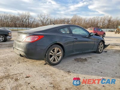 Trzecie zdjęcie samochodu z tyłu: 2010 HYUNDAI GENESIS COUPE 3.8L VIN:KMHHU6KH6AU021602 - miniatura