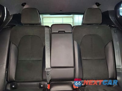 Zdjęcie 10 z 12 samochodu: 2022 VOLVO XC40 T5 R-DESIGN VIN:YV4162UMXN2668070 - miniatura